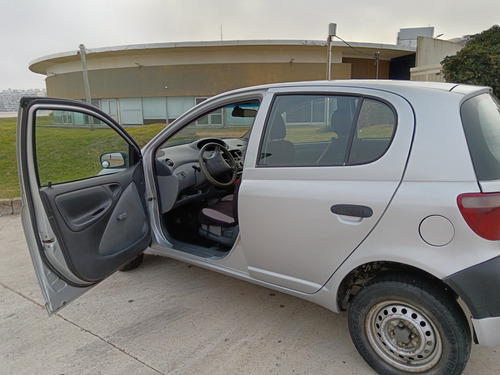 Oportunidad! Toyota Yaris 5 Puertas 2000