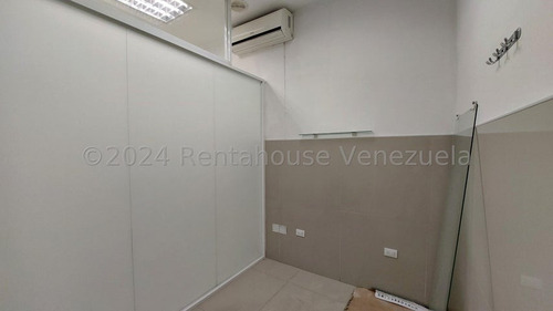 Local En Alquiler Los Chaguaramos Mls 24-20494