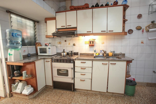 Imagen 15 de 30 de Casa Sobre Lote Propio Con 3 Dorm.y Posible Cuarto Dorm. Refaccionado- Flores