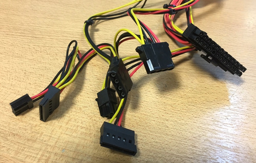 Fuente Para Pc 550w 24 Pines Atx 2 Sata 2 Molex Color Gris
