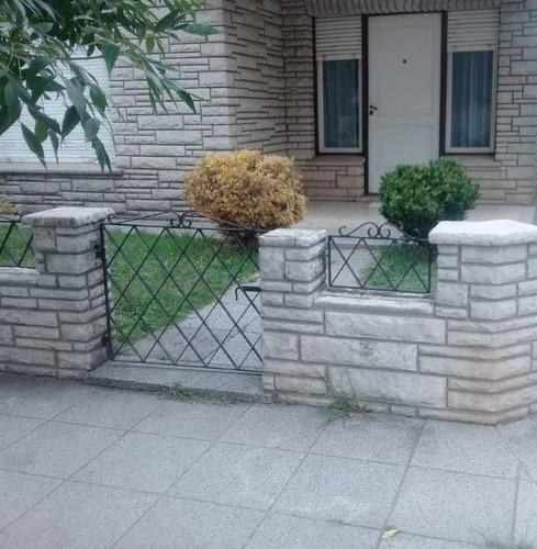 Casa En Venta - 3 Dormitorios 2 Baños 4 Cocheras - 600mts2 - Mechongue