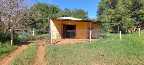 Vendo Casa Estilo Tinglado En El Barrio Chaipe De Encarnación: 1 Habitación Y 1 Baño