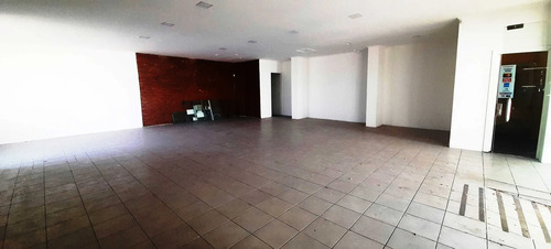 Gran Local Comercial Con Doble Frente   (177026)