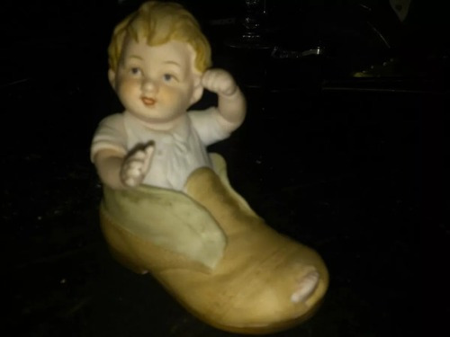 Figura De Porcelana Capodimonte Niño Con Zapato Numerado En
