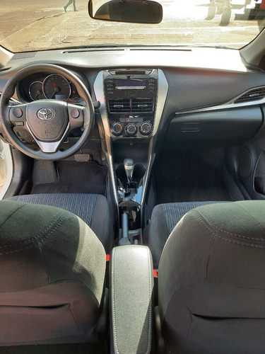 Imagen 8 de 10 de Toyota Yaris E