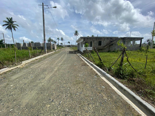 Solares Económicos En Residencial Con Todos Los Servicios.