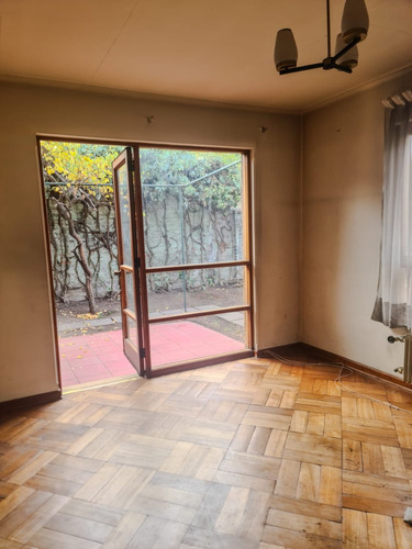 Hermosa Casa En Calle Arquitecto Ictinos, Comuna Las Condes.