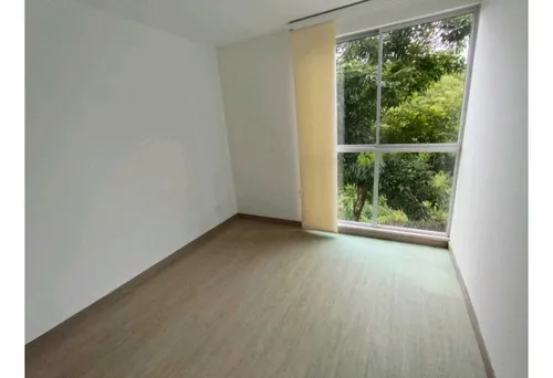 Apartamento Con Hermosa Vista Segundo Piso Con Ascensor