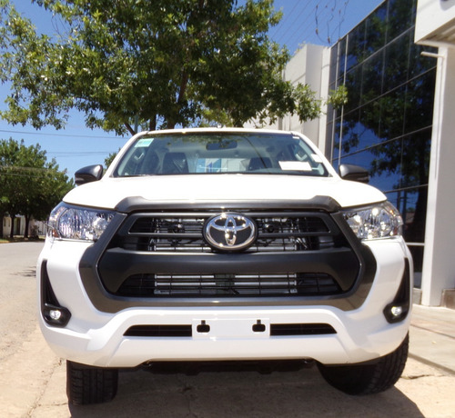 Imagen 14 de 16 de Toyota Hilux D/c 2.8 Tdi 204cv 6m/t Sr 4x4 0km My2022