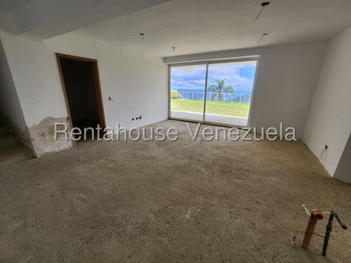 Estupenda Casa En Venta En Alto Hatillo. N E G O C I A B L E