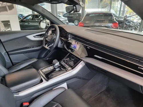 Audi Q8 2021