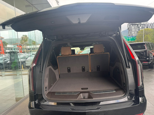 Cadillac Escalade Esv (larga) 2023