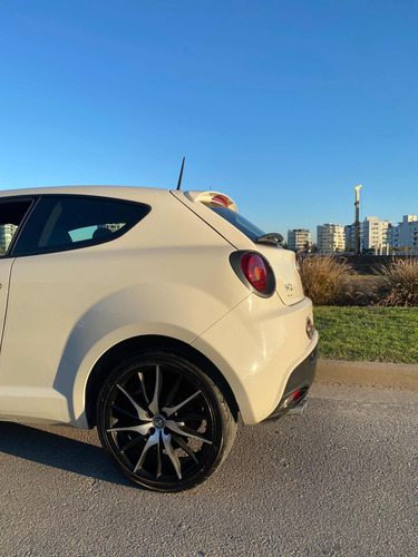 Imagen 10 de 23 de Alfa Romeo Mito 2015 1.4 Tbi Quadrifoglio Verde