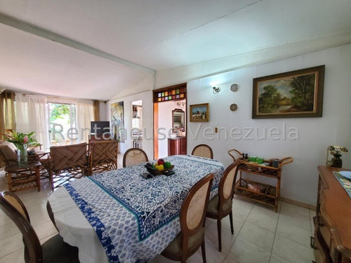 Amplia Y Confortable Casa En Venta Urb. Fundación Mendoza, Maracay 25-6542 Hc