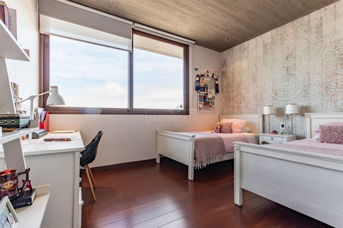 Casa En Venta De 6 Dorm. En Lo Barnechea