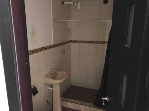 Imagen 6 de 9 de Casa De Dos Pisos, Son Dos Departamentos Más Terrasa