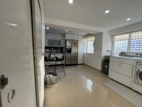 ¡tu Familia Se Merece Lo Mejor Y Este Apartamento Lo Tiene Todo! Recien Remodelado ¡descubre El Hogar Perfecto En La Urb, Santa Fe Norte, Mejor Ubicación Imposible! Gi