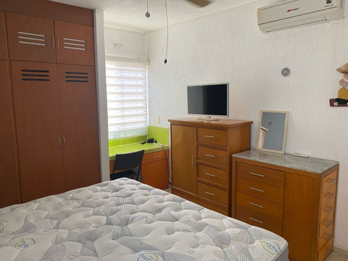 ¡casa Amueblada En Esquina Con Paneles Solares En Las Américas, Mérida!
