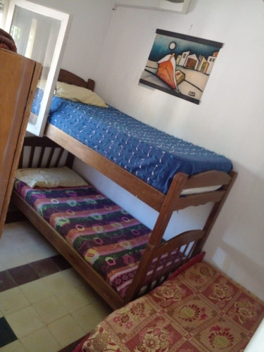 Imagen 7 de 12 de Casa De 2 Dormitorios Arbolada Y Perimetrada Al Sur De Parque Del Plata Bajada 1 (7 Cuadras De La Playa) Con Wifi Y Cable. Pet Frendly