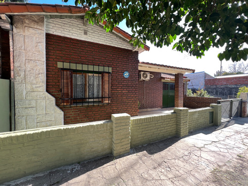 Casa C/fondo En Llavallol Antartida Argentina Permuta Pilar