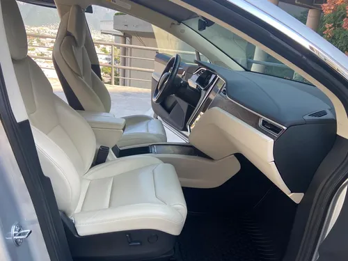 Tesla X 75 D 2017