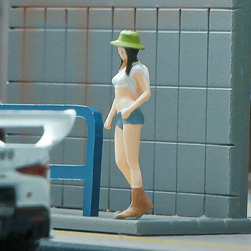 1: 64 Escala Modelo De Niña En Miniatura Adorno De Mesa De