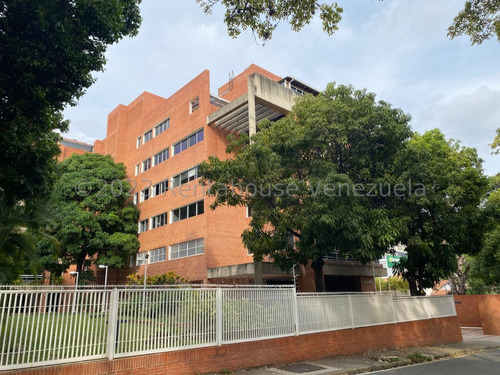 Bello, Amplio Y Cómodo Apartamento En Venta La Castellana Caracas 24-3798