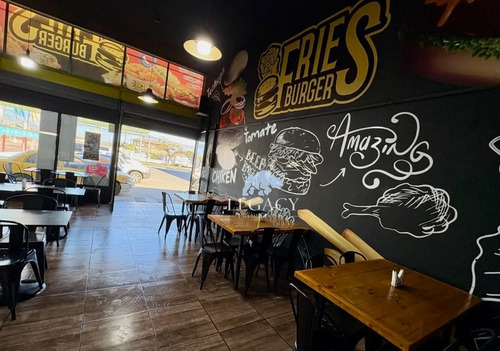 Local En Strip Center, Adaptado Como Restaurante