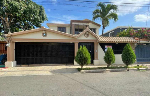 Venta De Casa En El Mirador Del Este Santo Domingo