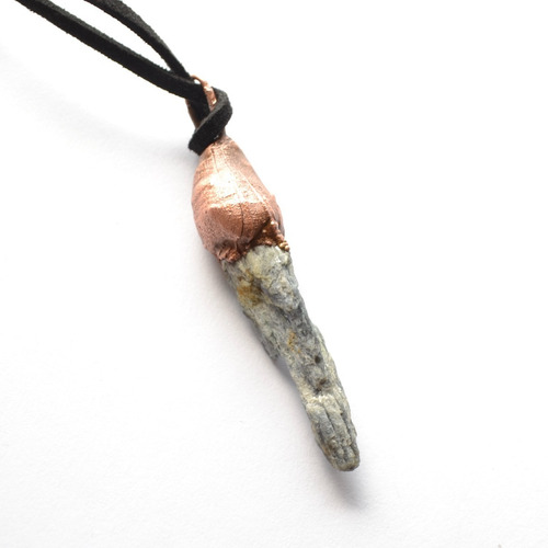 Imagen 1 de 4 de Collar Para El Signo De Tauro, Dije De Piedra Cianita Azul