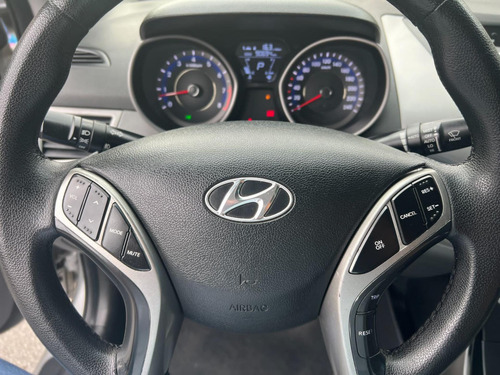 Imagem 13 de 16 de Hyundai Elantra 1.8 16v Gls Aut. 4p