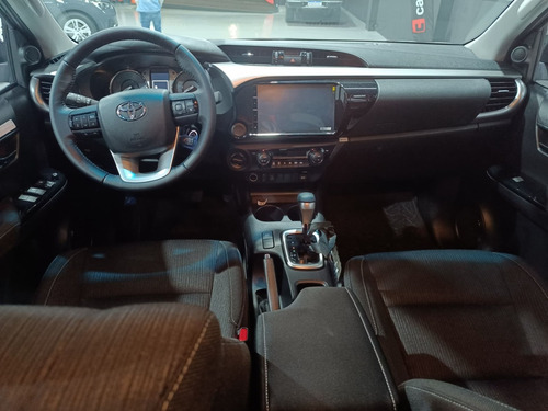 Toyota Hilux 2.8 D-4D TURBO DIESEL CD SR 4X4 AUTOMÁTICO