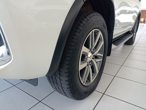 Toyota Hilux SW4 2.8 SRX 4X4 7 LUGARES 16V TURBO INTERCOOLER DIESEL 4P AUTOMÁTICO