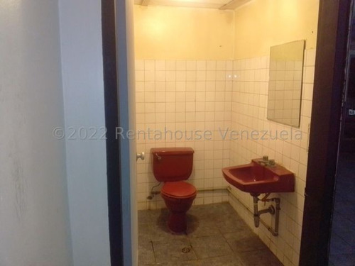 Imagen 4 de 10 de Galpón En Venta Los Dos Caminos 22-17216 Yg 0412-020-63-93
