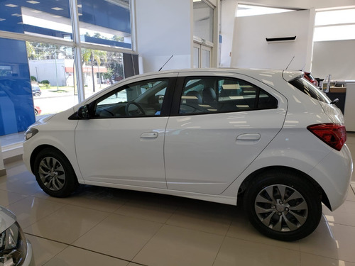Imagen 22 de 22 de Chevrolet Onix Joy Black 5p 1.4 Ph