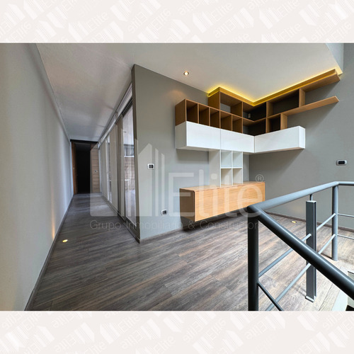 Casa Minimalista De 3 Niveles En Venta En Milenio Iii
