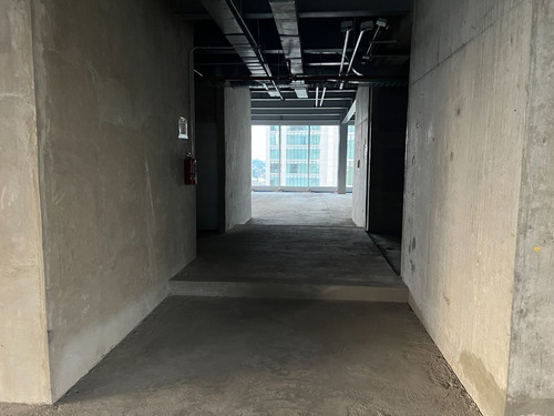 Piso Completo De Oficinas En Venta En Zona Andares Triple A