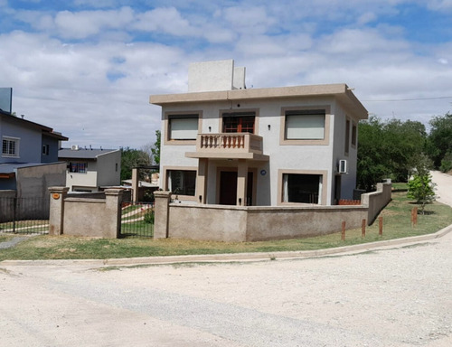 Casa En Venta - Barrio Villa Eden - La Falda