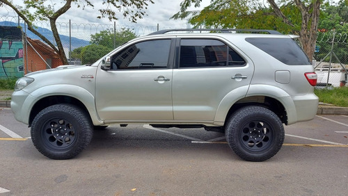 Toyota Fortuner Srv 3.0 Mt