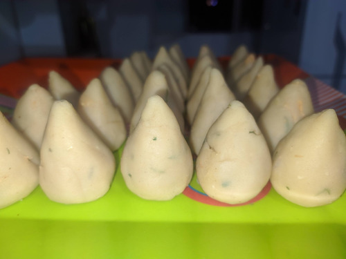 Imagem 6 de 10 de Fabricante De Coxinhas Artesanais Com A Massa De Batata.