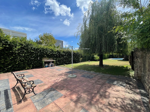 Venta Casa Apto Credito - 4 Ambientes - Centro - Luján