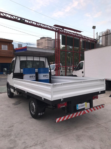 Imagem 4 de 9 de Iveco 35s14 2018 Com Ar Condicionado