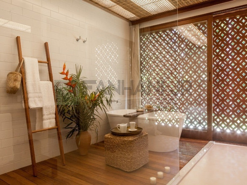 Imagem 25 de 30 de Vendo Casa Em Trancoso - Arquitetura & Design - Av Itabela. Área:1.669 M² Área Construída:885 M² 6 Suítes Com Ar Condicionado, Piscina De Borda - Ba - Ca0005_fanhan
