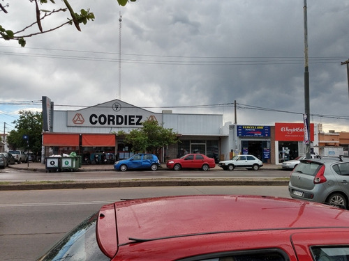 Imagen 4 de 11 de Avda Sabattini Esquina Única Locales Comerciales