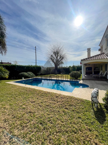Casa En Venta En Los Jazmines, Pilar Del Este, Pilar