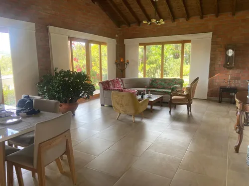 Casa En Venta En Loma Del Escobero. Cod V16844