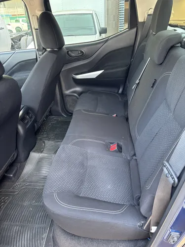 Nissan NP300 2.4 Doble Cabina Se Aa Pack Seg Mt