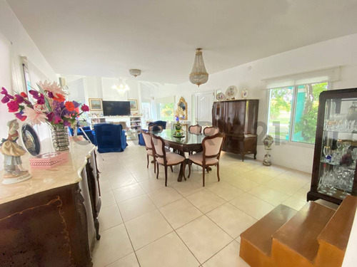 Venta De Casa 6 Ambientes 2 Dormitorios En Solares Del Carcarañá, Oliveros