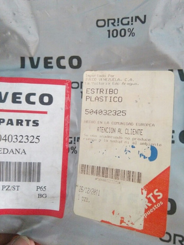 Estribo Plástico Iveco Stralis 504032325