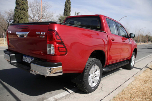 Imagen 2 de 6 de Toyota Hilux 2.8 Cd Srv Pack 177cv 4x2 2017